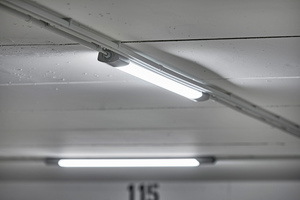  Per App via Bluetooth lassen sich mehrere „RS PRO Connect 5100“-LED vernetzen und gruppieren. 