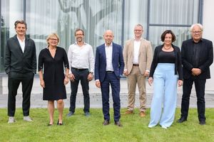  Das DGNB-Präsidium 2021 mit (v.l.n.r.): Martin Haas, Prof. Dr.-Ing. Anke Karmann-Woessner, Prof. Matthias Rudolph, Amandus Samsøe Sattler, Thomas Kraubitz, Prof. Anett-Maud Joppien und Prof. Alexander Rudolphi 