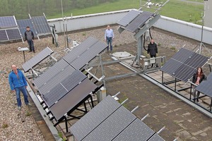  Ein Team aus Elektrotechnikern der Westfälischen Hochschule forscht an der Verbesserung von Solaranlagen zur Stromerzeugung (v.l.n.r.): Thomas Nierhoff, Florian Boeff, Prof. Dr. Andreas Schneider, Tobias Stange und Julia Chochollek 