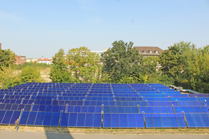  Mit dieser großtechnischen solarthermischen Anlage wird der Rücklauf in einem Wärmenetz angehoben.  