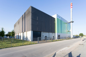  Ein Biomasseheizkraftwerk, das mit Holz und Pflanzenresten gespeist wird, in Heidelberg.  