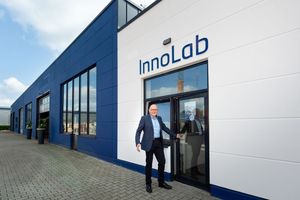  Viel Raum für kreative Ideen: Martin Krabbe, Leiter Produktmanagement und Produktentwicklung bei Tece, vor dem InnoLab.  