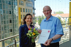  Dipl.-Ing. Manfred Lippe (oben rechts) und Frank Möller (unten) sind öffentlich bestellte und vereidigte Sachverständige und ausgewiesene Experten im gebäudetechnischen Brandschutz. Trotzdem haben sie sich zusätzlich dem anspruchsvollen Verfahren einer Personenzertifizierung bei einer DAkkS-akkreditierten Zertifizierungsstelle (EIPOSCERT) unterzogen und sind seit Juni 2021 zertifizierte Sachverständige für den gebäudetechnischen Brandschutz. Im Gespräch mit Dipl.-Kffr. Anja Hanebuth (oben links), Leiterin der Zertifizierungsstelle, schildern sie ihren Weg zur Zertifizierung. 