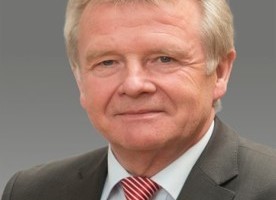  Ulrich Stahl ist SHK-Meister, Fachreferent VDI/DVGW 6023 (Technik) sowie Vorsitzender des Bundesverbands Flächenheizungen und Flächenkühlungen e. V. (BVF) 