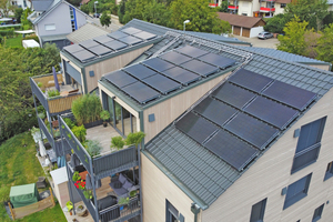  Seit Dezember 2020 versorgt eine PVT-Wärmepumpenanlage sechs Wohnungen mit einer Gesamtfläche von 560 m<sup>2</sup> in Heitersheim bei Freiburg mit Strom und Wärme 