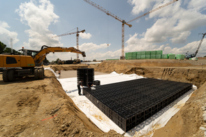  Innerhalb von zweieinhalb Arbeitstagen wurden beim Bauprojekt Next Factory die Graf Ecobloc Inspekt Module für die Regenrückhaltung zu einem mehrlagigen Blockverbund montiert 
