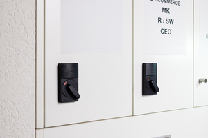  Das elektronisches Schrankschloss „XS4 Locker“ sichert den Zugriff auf die Post in der Denner-Hauptverwaltung 