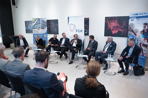  Auf dem Podium (v.l.n.r.): Frank Ernst, Anne König MdB, Kassem Taher Saleh MdB, Ralph Lenkert MdB, Daniel Föst MdB, Udo Ranner, Bernhard Dürheimer und Prof. Dr.-Ing. Christoph Kaup 