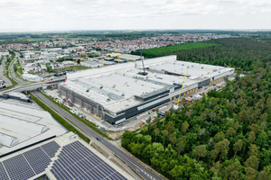  Smart Factory in Graben-Neudorf: Ziele des Werksneubaus sind moderne Fertigungstechnologien und Arbeitsplätze, kurze Durchlaufzeiten sowie optimale Materialflüsse bei hoher Wirtschaftlichkeit. Der Fertigstellungstermin ist für 2023 geplant. 