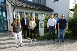  Gruppenbild Projekt GUM Erdweg: v.l.n.r. Daniela Tobler-Schäffler (Leitung Finanzverwaltung – Gemeinde Erdweg), 1. Bürgermeister Christian Blatt (Gemeinde Erdweg), Sandra Jüngling (IuK – Gemeinde Erdweg), Bernhard Kratzer (Geschäftsführer/Kratzer EDV GmbH), Stefan Wiener (Rosenberger-OSI), Michael Schäfer (IT-Systemtechniker/Kratzer EDV GmbH) 