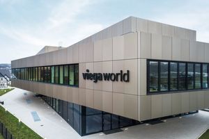  Mit der Viega World hat das Unternehmen am Standort in Attendorn (NRW) eines der nachhaltigsten Bildungsgebäude der Sanitär- und Heizungsbranche eröffnet.  