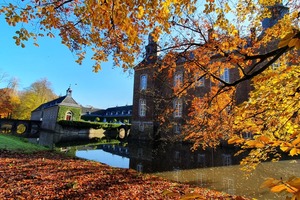  In diesem Wasserschloss in den Niederlanden sind die Absorber diskret im Wassergraben versenkt. 