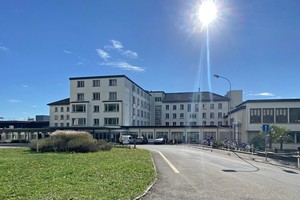  Das Spital in Biel ist eine von sechs Fallstudien im Rahmen des Projekts „Sensolight“, mit dem das Energiesparpotenzial von intelligenten Beleuchtungsanlagen aufgezeigt werden soll. 