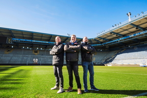  Bild 6: Die Projektverantwortlichen von Arminia Bielefeld Christian Venghaus, Maik Lohmeyer und Daniel Müller (v. l.) sind von der neuen Gebäudetechnik überzeugt. 