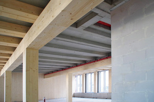  Der achtstöckige Bürokomplex wurde in Hybridbauweise aus Holz und Beton realisiert. 