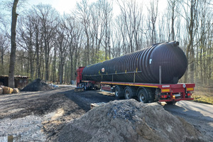  Die beiden Behälter zur Sammlung des Regenwassers konnten ohne den Aufwand eines Sondertransportes angeliefert werden.  