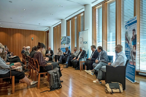  Auf dem Podium (v.l.n.r.): Frank Ernst, Anne König MdB, Patrick Honer, Prof. Dr.-Ing. Christoph Kaup, Bernhard Dürheimer, Ralph Lenkert MdB, Manfred Todtenhausen MdB und Kassem Taher Saleh MdB. 