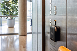  Wandleser zur Aufzugssteuerung: Nutzer gelangen nur in die Etagen, für die sie berechtigt sind. 