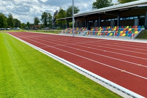  Der neue Sportpark der Stadt Varel in Varel-Langendamm. Das Projekt hatte ein Investitionsvolumen von fast 10 Mio. €. Die Sportstätte soll auch als Austragungsort für regionale Wettkämpfe dienen. 