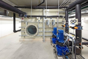  Reinwasserbehälter mit Pumpentechnik. 