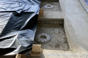  Sanierungen im Bestand mit sehr geringem Fußbodenaufbau erfordern flache, maßgeschneiderte Entwässerungslösungen (1/2). 
