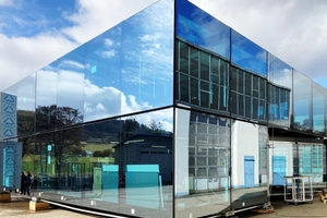  Die McLaren Race Base ist mit spiegelnden Glasscheiben ausgestattet, was eine effiziente Kühlung erforderlich macht.  