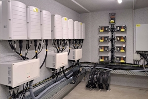  Bestandteil des Konzepts sind auch drei Wechselrichter mit einer AC-Nennleistung von 90 kW. 