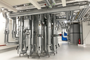  (1/2) „Zortström“-Lösungen als hydraulischer Nullpunkt, hier z. B. in der Heizzentrale, regeln die Sammel- und Verteilsysteme alle erzeuger- und verbraucherseitigen Energieflüsse bedarfsoptimiert. Sie leisten damit einen zentralen Beitrag zur Sicherung des Passivhaus-Standards im Gebäudebetrieb. 