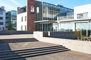  Die energetische Modernisierung des Biozentrums am Campus Riedberg der Goethe-Universität Frankfurt führte zu beachtlichen Energieeffizienzsteigerungen von 60 % Wärme und 53 % Strom. 