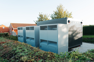  Für die klimafreundliche Quartierslösung in Slotjsbjergby, Dänemark wurden drei Dimplex „System C LA 60P-TUR“ Wärmepumpen in Kombination mit einer Container-Hydraulikstation eingesetzt. 