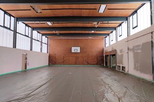  Komplettsanierung einer Sporthalle. Dazu wurden verschiedene Flächenheizsysteme eingesetzt. 