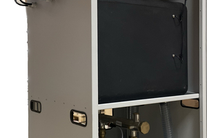 Regenwassercenter „Tano XL“ für die Regenwassernutzung in Gewerbe und Industrie. Es enthält zwei Pumpen zur Druckerhöhung, einen Frequenzumrichter, ein System zur Trinkwassernachspeisung mit Zwischenbehälter, eine LCD-Anzeige und weitere vormontierte Einzelteile. 