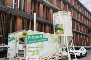  Mobile Heizzentralen können mit unterschiedlichsten Energieträgern betrieben werden. Ein Pelletmobil mit Pelletsilo mit einer Kapazität von 22 m³ versorgte im Raum Bern ein Gebäude während einer Sanierung mit Heizwärme. 