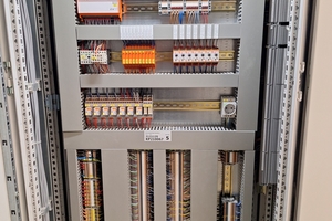  Der Schaltschrank im Schwaketenbad Konstanz mit den Automationsstationen von Kieback&amp;Peter dient als Schaltzentrale fürs Energiemanagement. 