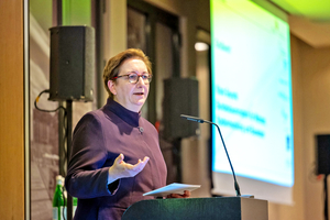  Bundesbauminister Klara Geywitz eröffnet das TGA-Wirtschaftsforum 2024. 