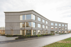  Die Cadfem-Zentrale ist ein modernes Bürogebäude, das als Niedrigstenergiegebäude in Holzbauweise vom Architekturbüro nbundm*, München geplant und erstellt wurde. 