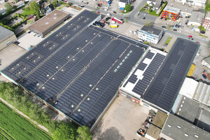  Luftbildaufnahme des bislang größten Transformationsprojekts von Beno, ein Gebäudekomplex aus fünf Produktions- und Lagerhallen sowie vier Bürogebäuden zur Mischnutzung mit insgesamt ca. 18.000 m² Nutzfläche, realisiert auf Basis digitaler Planung in den Jahren 2022 bis 2024.  