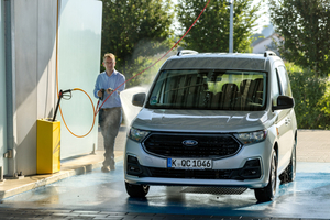  Um chemische Zusatzmittel zu vermeiden, Zeit zu sparen und effektiv zu sein, sollte eine Fahrzeugwäsche mit möglichst heißem Wasser erfolgen.  