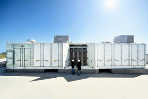  In stationären Lithium-Ionen-Batteriespeichern erkennen Ansaugrauchmelder per Dual-Wellenlängen-Technologie sowohl elektrische Brände als auch Elektrolytgase bzw. -dämpfe.  