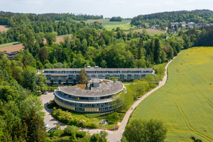  Im Zuge einer umfassenden energetischen Sanierung wurden in der Tertianum Residenz Zollikerberg zur Warmwasserversorgung zwei hocheffiziente Frischwarmwasserstationen von Taconova eingebaut. 