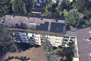  Bild 2: Das für die Sanierung mit dem Hybridkonzept vorgesehene Mehrfamilienhaus in Darmstadt mit für die Planung dargestellten PVT Luft-Sole-Kollektoren.  