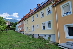  Bei den Gebäuden handelt es sich um eine sogenannte Südtiroler-Siedlung. Die insgesamt 20 Wohnungen bezogen die Wärme für Heizung und Warmwasser aus eigenen Systemen. 