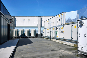   Die Frischluftversorgung im EDC erfolgt über fünf individuell angefertigte Daikin Lüftungsgeräte mit einem gesamten Luftvolumenstrom von 85.000 m³/h und einer Kühlleistung von 297 kW.  