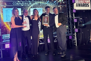  Bild 5: Absolutely Chilled und Refra gewinnen die Auszeichnung für die beste Industriewärmepumpe beim National ACR &amp; Heat Pump Awards. 