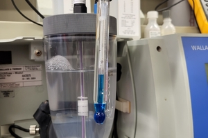  Jumo-Sensor zur Bestimmung des pH-Wertes. 