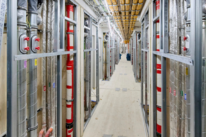  Unmittelbar nach vollständiger Dämmung aller Leitungen in den flurseitigen Installationsschächten, wurden diese mit Schachtwänden in Trockenbauweise verkleidet. 