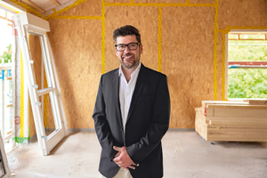  Empfahl die Nutzung von vorgefertigten Sanitärelementen: Patrick Krumm, Geschäftsstellenleiter und Prokurist bei der Sanierungsprofi GmbH.  