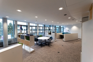  Nach der Modernisierung bietet die Bürobeleuchtung hohen visuellen Komfort durch Rundumentblendung und eine homogene, breitstrahlende Lichtverteilung.  
