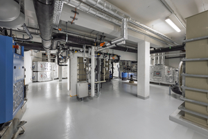  Keller unter dem Kinderbecken mit Niederdruckfilter, Rohwasserbehälter, Beckenerwärmung und Wasserführung. 
