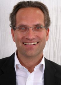 Prof. Dr. Klaus Sedlbauer ber?t in der Kommission Nachhaltiges Bauen